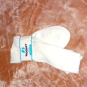 Roomy diabetic socks